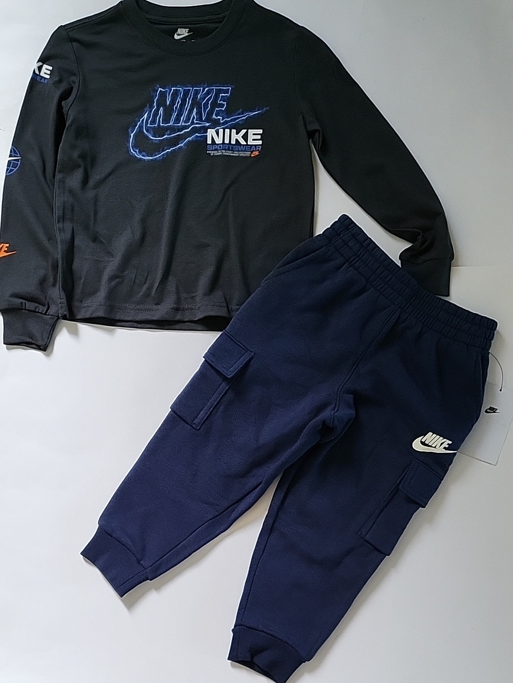 Nike boys 2pc Pants set fleece joggers T-shirt Size 4 Navy Gray